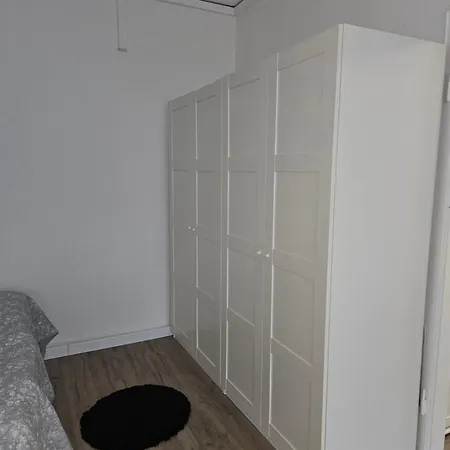 Base Apartment *